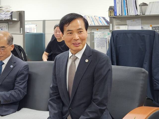 황효진 인천시 글로벌도시정무부시장이 지난 15일 인천시청 전국기자실에서 취임 100일 기자간담회를 하고 있는 모습. 경기일보 DB