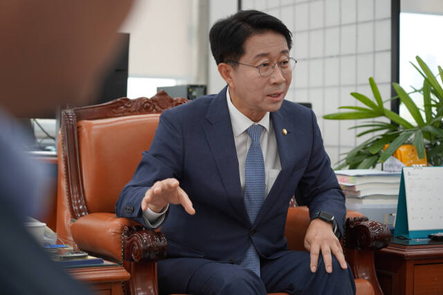 [가][당선인 인터뷰] 조정식 시흥을 당선인 “국회의장으로 민생 챙기고 국민께 보답하겠다”