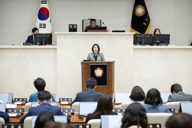 지난 17일 오전 시의회 본회의장에서 열린 제282회 임시회 제1차 본회의에서 김희영 부의장이 5분 자유발언을 하고 있다. 용인특례시의회 제공