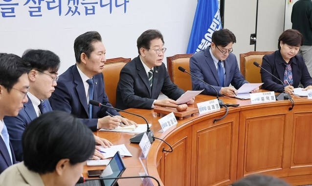 더불어민주당 이재명 대표가 19일 국회에서 열린 최고위원회의에서 발언하고 있다. 연합뉴스