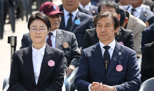 조국혁신당 조국 대표가 19일 오전 서울 강북구 국립 4·19민주묘지에서 열린 제64주년 4·19 혁명 기념식에 참석해 있다. 연합뉴스