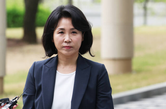 2022년 제20대 대통령 선거와 관련한 공직선거법 위반 혐의로 재판에 넘겨진 더불어민주당 이재명 대표의 배우자 김혜경 씨가 22일 오전 경기도 수원시 영통구 수원지방법원에서 열린 공판에 출석하고 있다. 연합뉴스