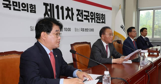 국민의힘 윤재옥 원내대표 겸 당 대표 권한대행이 22일 국회에서 열린 제11차 전국위원회에서 발언하고 있다. 연합뉴스