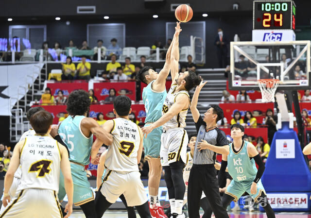 KT, LG에 89-80으로 4차전 승리 [포토뉴스]