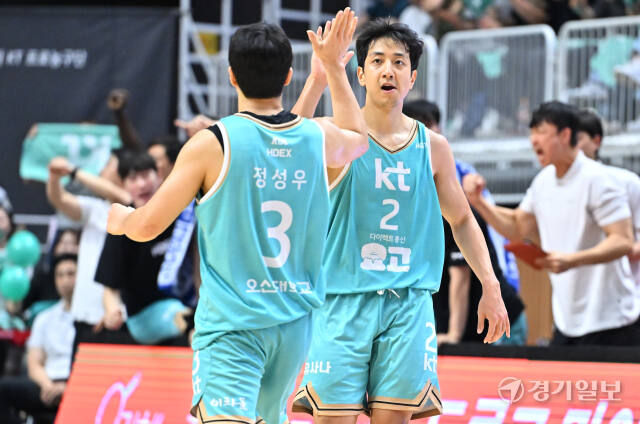 KT, LG에 89-80으로 4차전 승리 [포토뉴스]