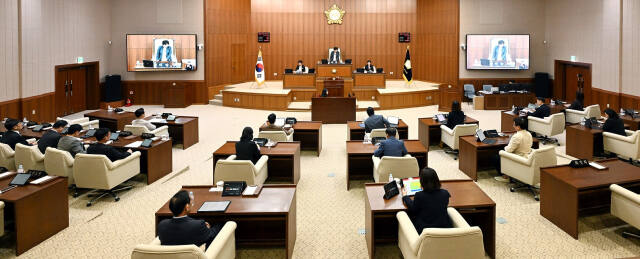 최정희 의장이 제329회 임시회 개회를 선언하고 있다. 의정부시의회 제공