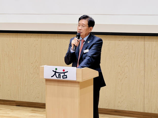 전진선 양평군수가 지난 23일 양평 생활문화센터에서 열린 '양평군 제3차 지역균형발전사업 발굴보고회'에서 인사말을 하고 있다. 양평군 제공