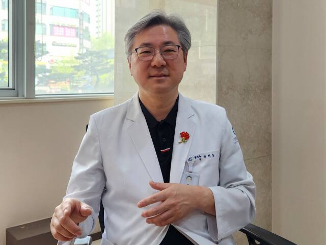 이경훈 가천대 길병원 심장내과 교수가 22일 본보 취재진과 인터뷰하고 있다. 황남건기자