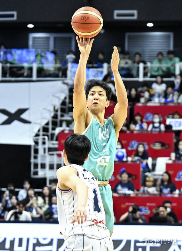 KT, KBL 챔피언결정전 2차전 KCC에 101-97로 승리 [포토뉴스]