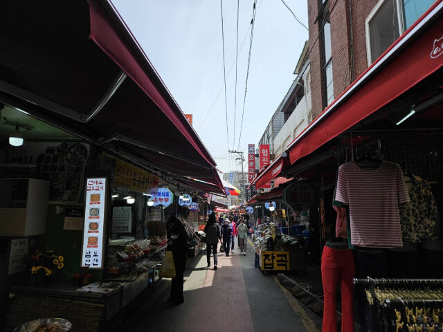 구리전통시장 점포의 정비된 모습.구리시 제공