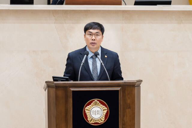 30일 오전 용인특례시의회 본회의장에서 열린 제282회 임시회 제3차 본회의에서 임현수 의원이 5분 자유발언을 진행하고 있다. 용인특례시의회 제공