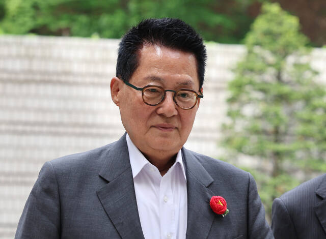 기사와 관련 없는 사진. 박지원 전 국가정보원장이 지난 26일 서울중앙지법에서 열린 '서해 공무원 피살 사건' 관련 속행공판에 출석하고 있다. 연합뉴스