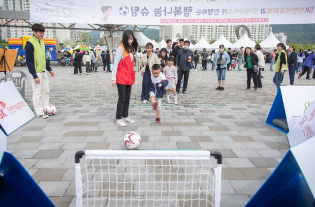 인천 서구는 오는 4일 인천아시아드경기장 남측광장 일원에서 ‘제7회 아동이 주인공인 행복한 축제’를 한다. 자료사진. 서구 제공