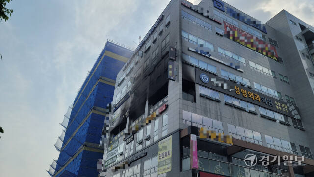 1일 오후 2시43분께 평택 세교동에 있는 한 상가에서 화재가 발생해 50여명이 대피했다. 안노연기자
