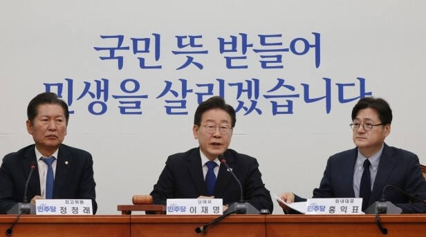 최고위원회의서 발언하는 이재명 대표더불어민주당 이재명 대표가 3일 오전 국회에서 열린 최고위원회의에서 발언하고 있다. 연합뉴스