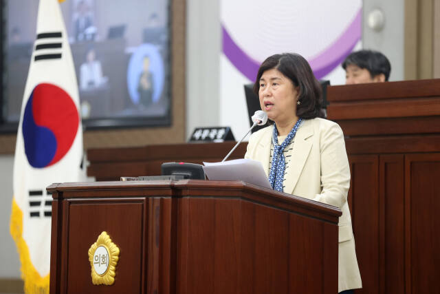 조미옥 의원이 지난 3일 제381회 임시회 제2차 본회의 5분자유발언대에 올라 ‘의회 청사 공사중단에 따른 적극적 대책 마련’을 촉구했다. 수원특례시의회 제공