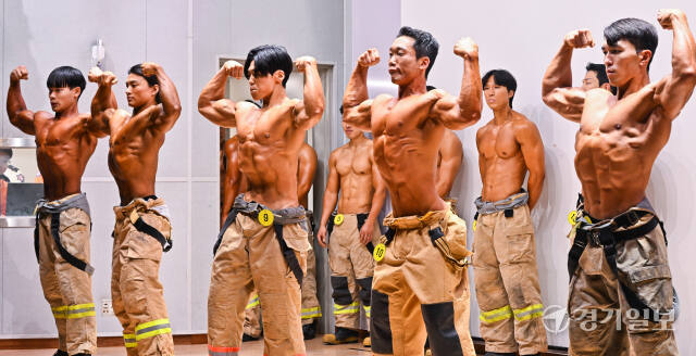 7일 오후 경기도북부소방재난본부 대강당에서 열린 '2024 경기도 몸짱 소방관 선발대회'에서 참가 소방관들이 기량을 뽐내고 있다. 윤원규기자