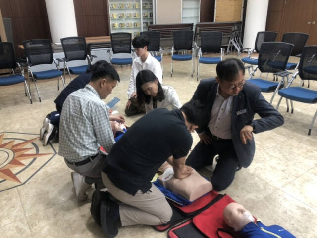 지난달 15일부터 한국도로공사 서울경기본부는 전 직원을 대상으로 심폐소생술 교육을 했다. 도공 서울경기본부 제공
