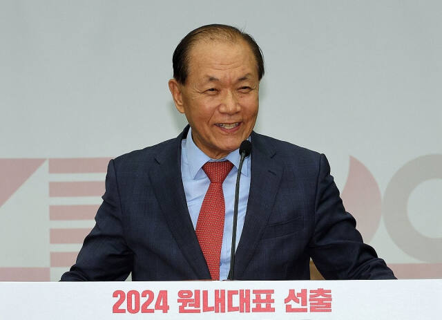 국민의힘 황우여 비상대책위원장이 9일 오후 국회에서 열린 2024 원내대표 선출 당선자총회에서 인사말을 하고 있다. 연합뉴스