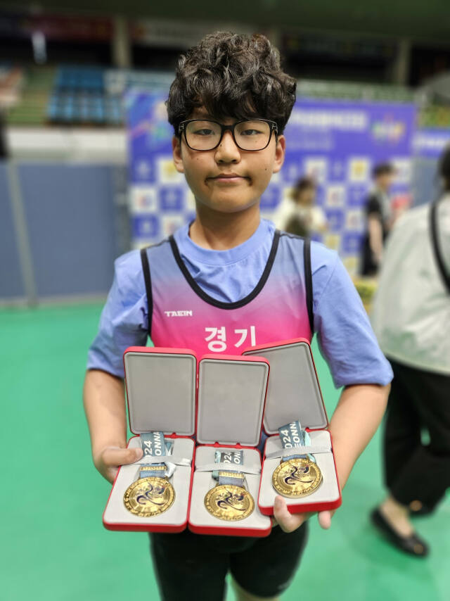 제18회 전국장애학생체육대회 역도 남자 초등부 60kg급서 2년 연속 3관왕을 달성한 여시우.이민기 감독 제공