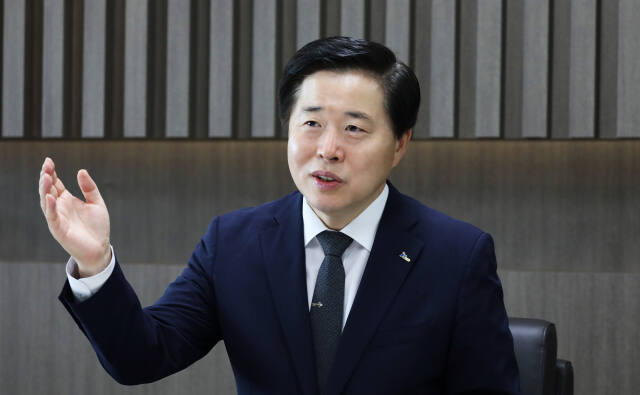 이경규 인천항만공사 사장은 취임 1주년을 맞아 “인천항 해양관광 여객 200만명 달성을 목표로 크루즈와 국제카페리 여객 맞이에 최선을 다하겠다”고 밝혔다. IPA 제공