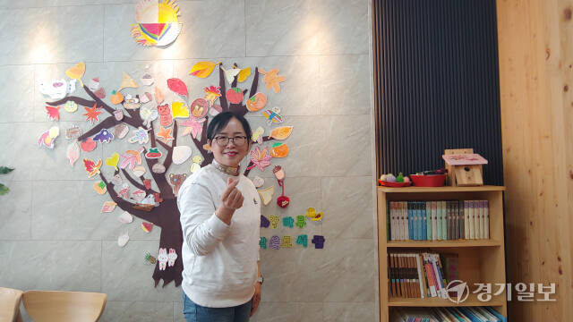 정미경 생각마루작은도서관 관장. 김도균기자