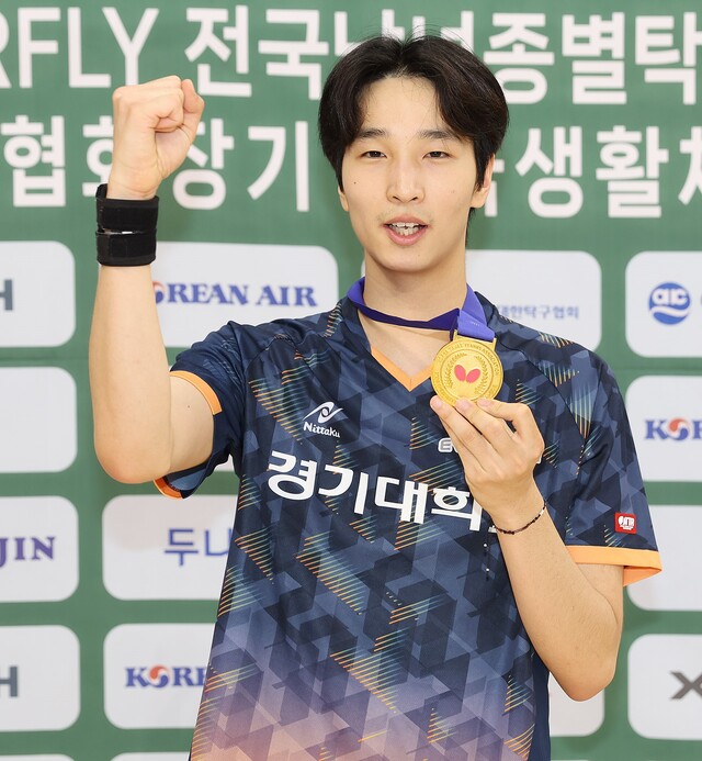 남자 대학부 단식서 우승한 경기대 윤창민.월간탁구 제공