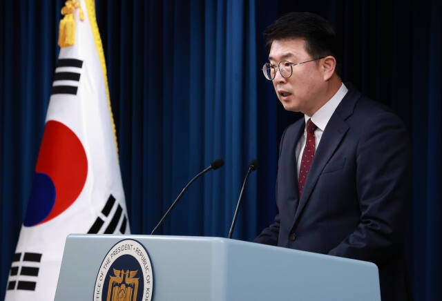 19일 서울 용산 대통령실 청사에서 의대 증원 관련 현안 브리핑 중인 장상윤 대통령실 사회수석. 연합뉴스