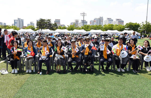 화성시의회가 지난 18일 화성시 세계문화축제에 참석했다. 화성시의회 제공