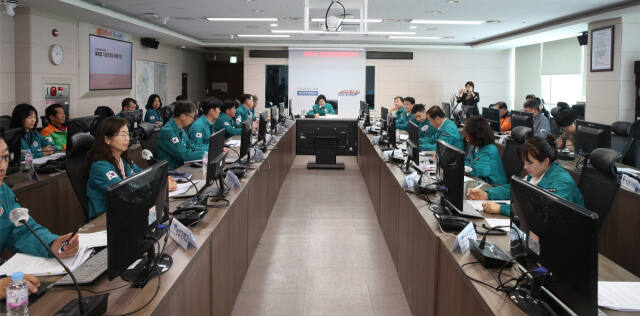 김경희 이천시장이 최근 시청 회의실에서 자연재난 대비 대책회의를 주재하고 있다. 이천시 제공