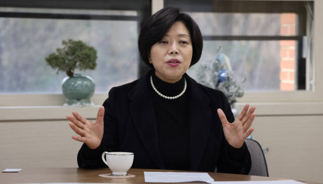 신계용 과천시장이 서울시에 과천~방배 도로 신설을 건의하고 있다. 과천시 제공