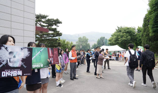 21일 광주중앙고에서 학생들의 건강한 성장을 위한 청소년 마약 근절 캠페인이 진행되고 있다. 광주시 제공