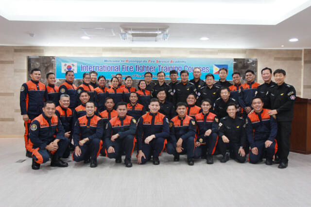 지난 2018년 필리핀 소방대원들이 경기도소방재난본부와 경기도소방학교 등을 방문해 재난관리 국제협력 과정을 이수했다. 경기도소방재난본부 제공