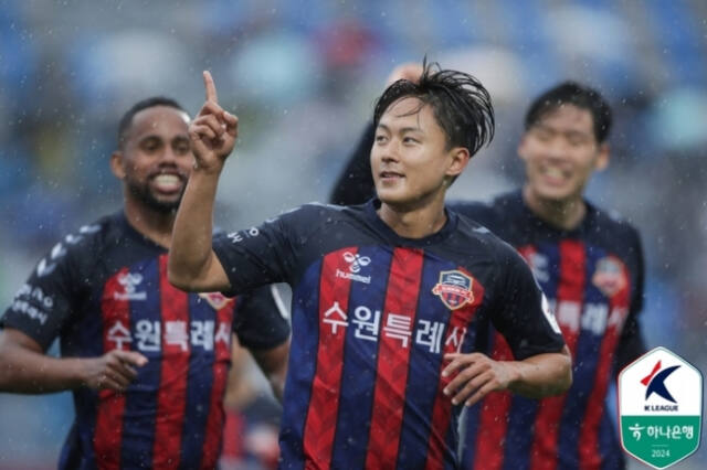 후반에만 교체 투입돼 6골, 2도움을 기록한 수원FC의 ‘키맨’ 이승우(가운데).한국프로축구연맹 제공