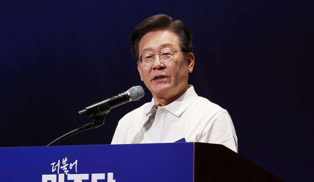 더불어민주당 이재명 대표가 22일 충남 스플라스리솜에서 열린 제22대 국회 당선인 워크숍에서 인사말을 하고 있다..연합뉴스