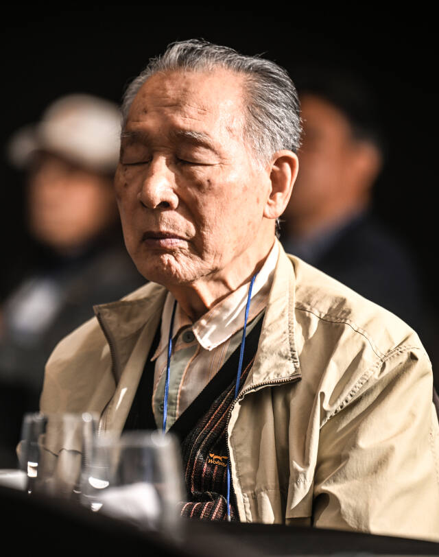 남북관계 경색으로 2018년 이후 이산가족 상봉이 중단된 가운데 생존자들의 고령화로 상봉 재개가 시급하다. 올해 3월 말 기준 등록된 이산가족 중 생존자는 3만8천738명이며, 이중 80대가 1만3천412명, 90대 이상은 1만2천734명으로 전체의 67.5%를 차지한다. 사진은 23일 오후 수원특례시 메리어트호텔에서 열린 ‘2024 이산가족 초청행사’에 참석한 고령의 이산가족. 조주현기자