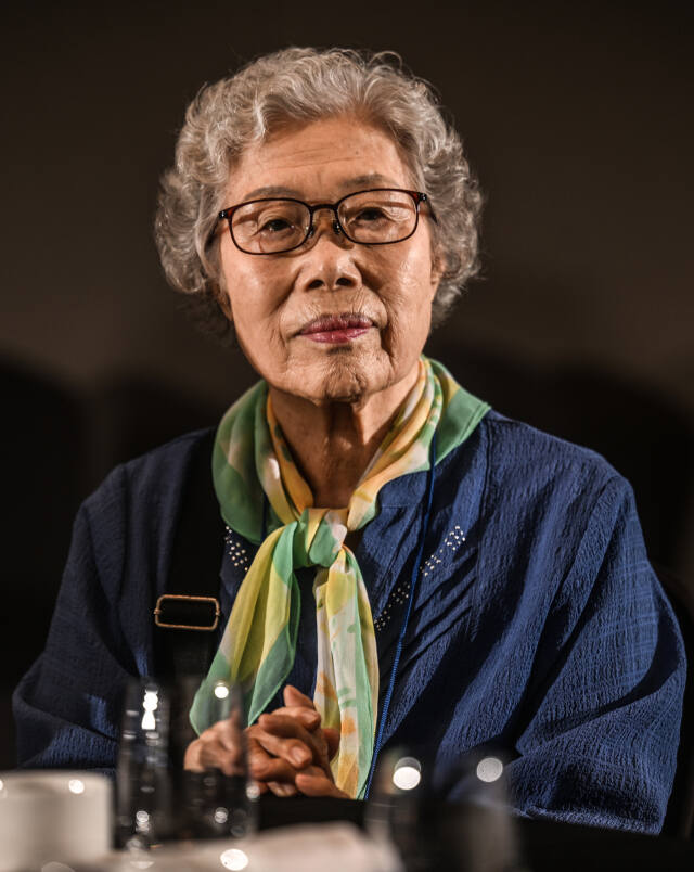 남북관계 경색으로 2018년 이후 이산가족 상봉이 중단된 가운데 생존자들의 고령화로 상봉 재개가 시급하다. 올해 3월 말 기준 등록된 이산가족 중 생존자는 3만8천738명이며, 이중 80대가 1만3천412명, 90대 이상은 1만2천734명으로 전체의 67.5%를 차지한다. 사진은 23일 오후 수원특례시 메리어트호텔에서 열린 ‘2024 이산가족 초청행사’에 참석한 고령의 이산가족. 조주현기자