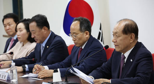 국민의힘 황우여 비상대책위원장이 23일 여의도 당사에서 열린 비대위 회의에서 발언을 하고 있다. 연합뉴스