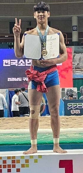 씨름 중등부 용장급서 우승한 홍건후(안산G스포츠클럽).경기도씨름협회 제공