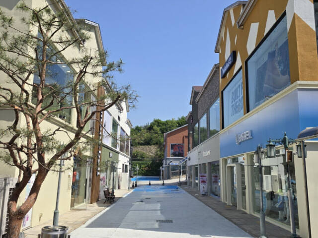 새롭게 탄생한 여주 프리미엄 빌리지 내 쇼핑 스트리트. 신세계사이먼 제공