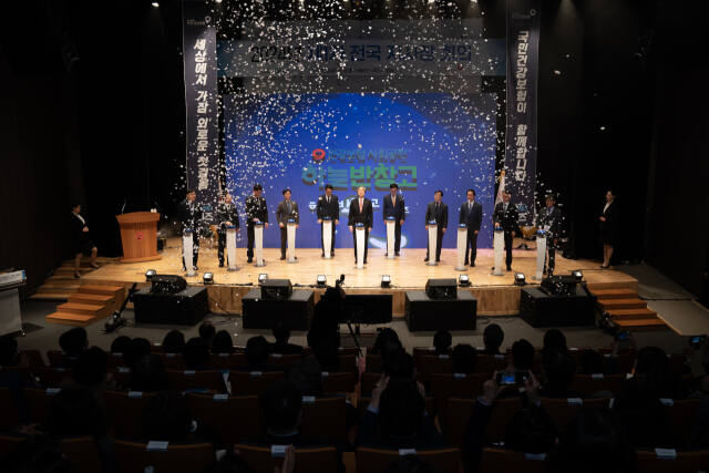 지난 4월30일 국민건강보험공단 강원 원주 본사에서 열린 제1차 전국 지사장 회의에서 ‘하늘반창고 키즈’ 사업 선포식이 진행되고 있다. 국민건강보험공단 용인서부지사 제공