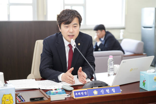 고양특례시의회 건설교통상임위 부위원장인 신현철 의원이 상임위 회의에서 발언하고 있다. 고양특례시의회 제공