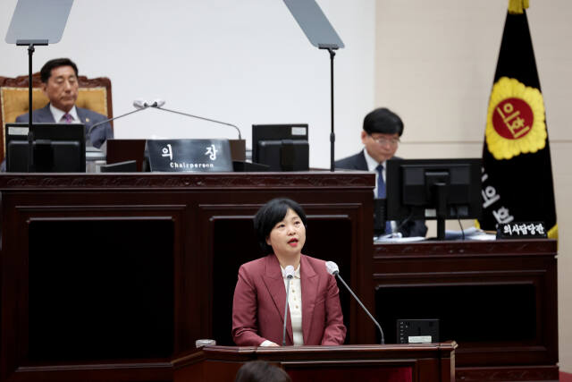 3일 제295회 인천광역시의회 제1차 정례회 제1차 본회의에서 유경희 시의원(더불어민주당·부평2)이 5분 발언을 하고 있다. 의회 제공