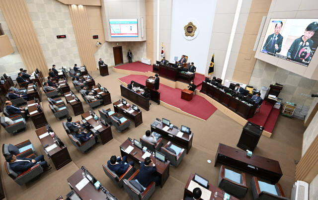 4일 오전 인천 남동구 구월동 인천시의회에서 제295회 제4차 본회의가 열리고 있다. 조병석기자