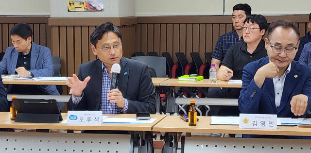 오후석 경기도 행정2부지사가 ‘건설기계 임대차계약 신규 정책’ 발표 간담회에서 인사말을 하고 있다. 김창학 기자