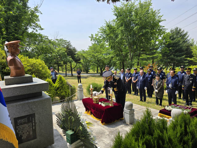 서울구치소는 호국보훈의 달을 맞아 우학종 전 개성소년교도소장 추념식을 가졌다. 서울구치소 제공