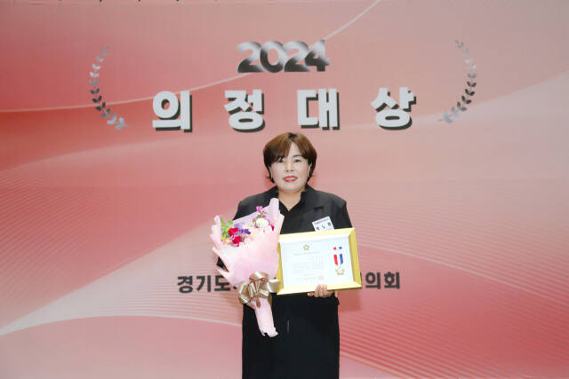 이천시의회 박노희 자치행정위원장이 경기도시·군의장협의회가 주최한 2024 의정대상에서 대한민국지방의정봉사상을 수상했다. 사진=이천시의회