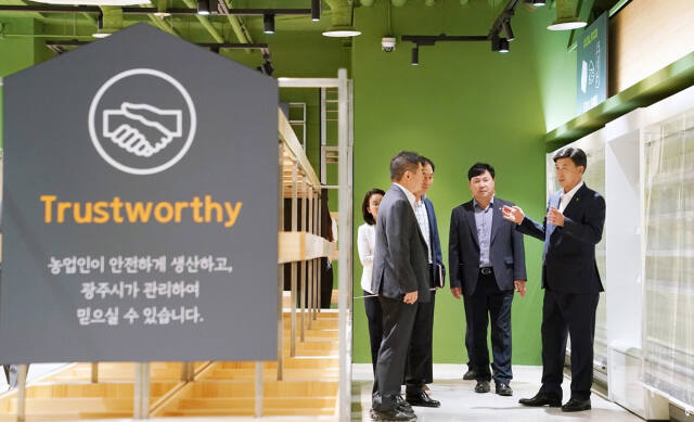 방세환 광주시장은 최근 ‘광주시 자연채 푸드팜 센터’(이하 센터)를 방문해 센터시설 및 개장 준비 현황을 점검했다. 광주시 제공