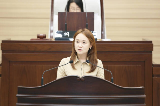김원진 서구의원이 10일 열린 제267회 인천 서구의회 제1차 정례회 제1차 본회의에서 경로당 주5일 식사 지원을 제안하고 있다. 서구의회 제공