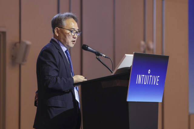 이택 인하대병원 병원장이 ‘Asia Executive Summit’에 참석, 의료기관 경영자로서의 로봇수술에 대한 관점을 주제로 기조연설을 하고 있다. 인하대병원 제공
